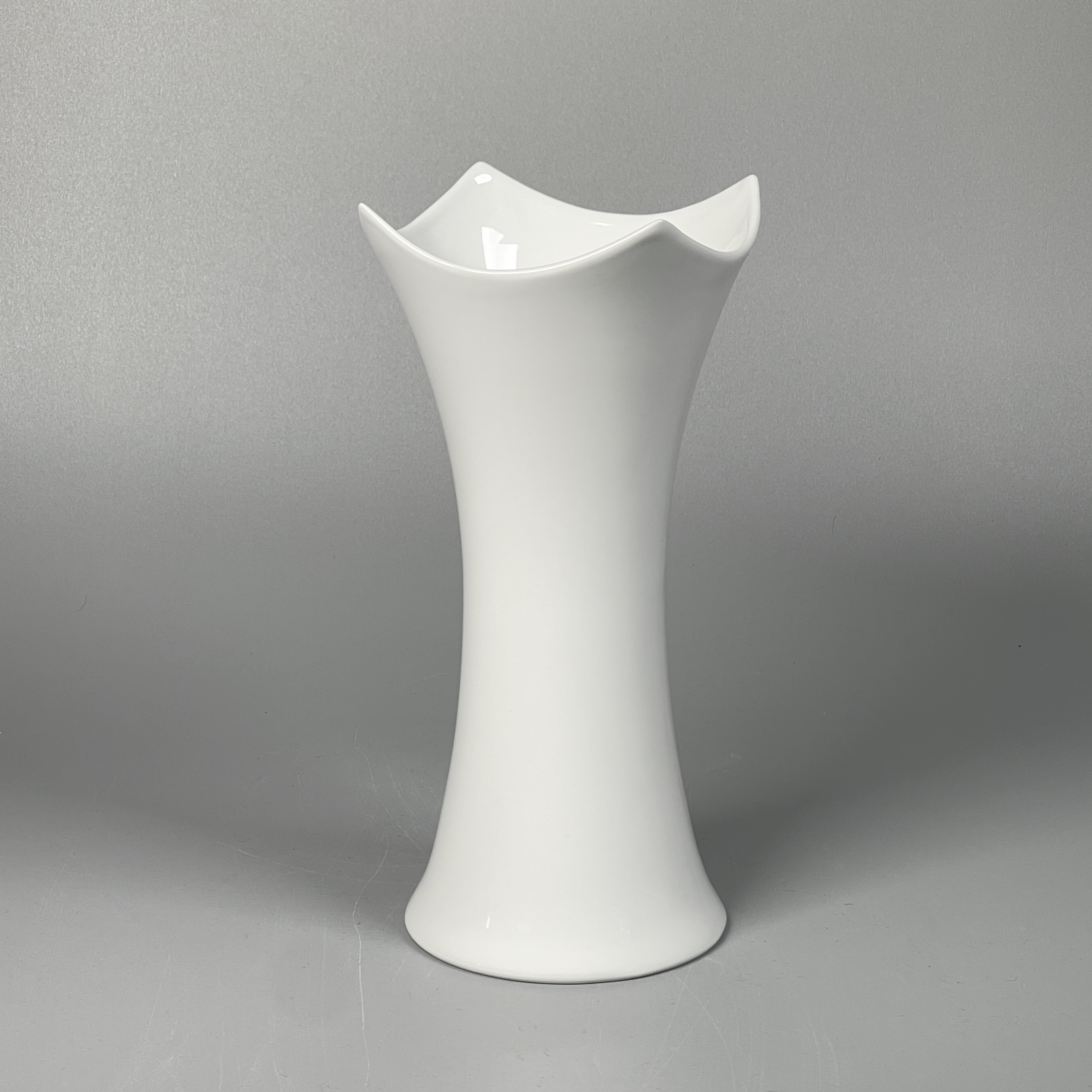 Weisse Vase Jade von Königlich Tettau 16 cm