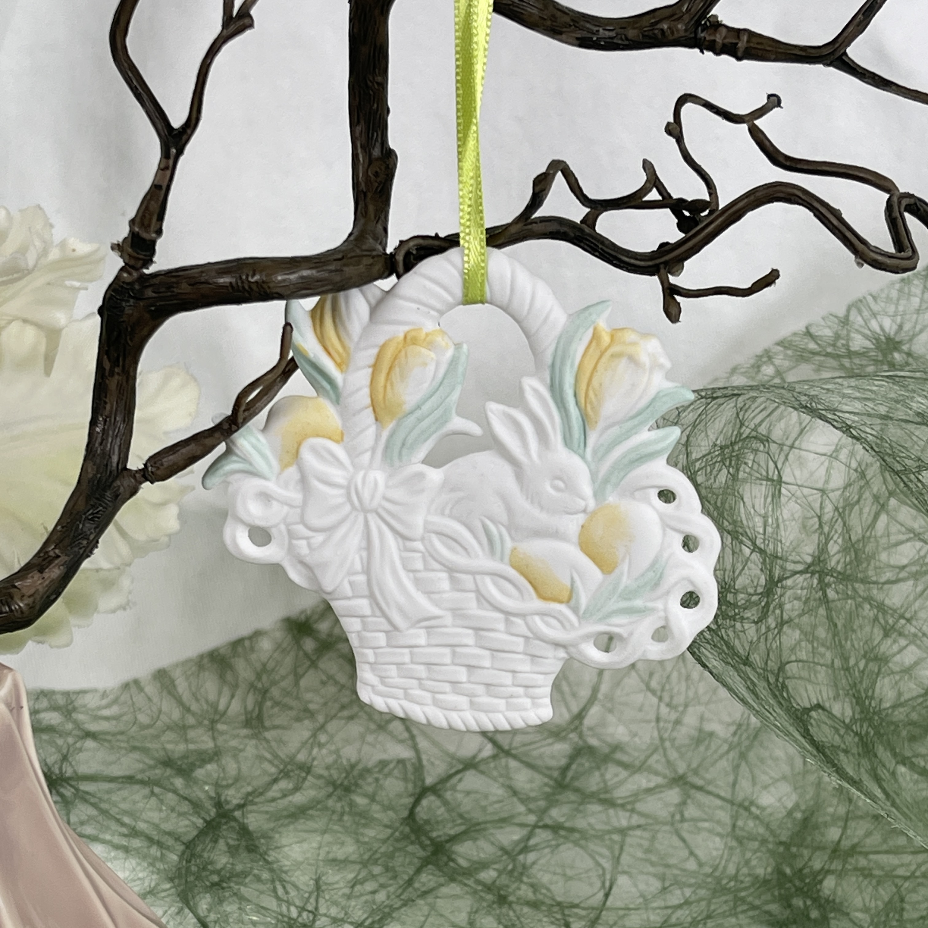 Easter decoration, easter basket with bunnies