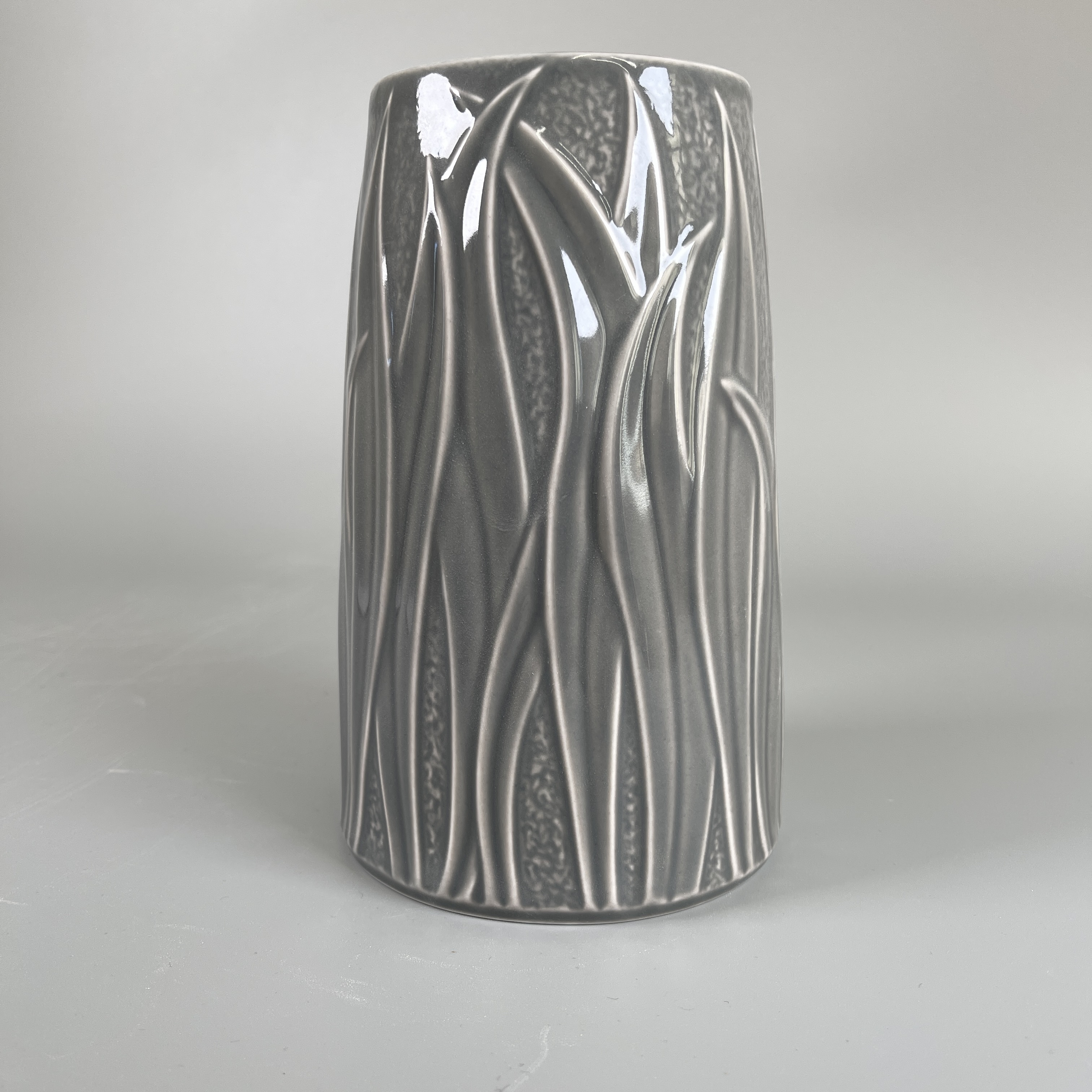 Graue Vase Gramina von Königlich Tettau 19 cm