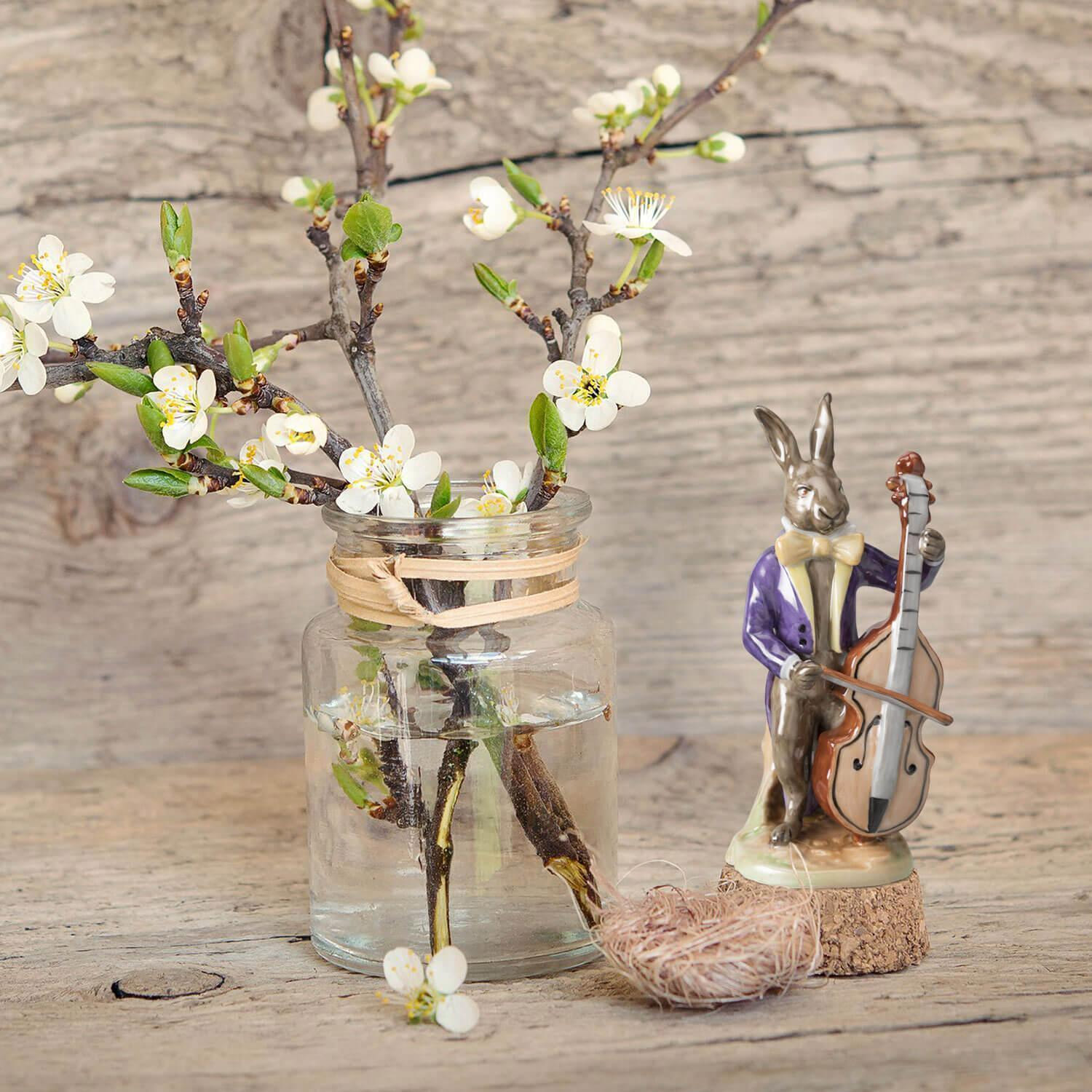 Porzellanfigur Hase mit Bass Hase mit Bass aus Porzellan